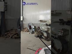 Фабрика демонстрирует процесс производства бритвы