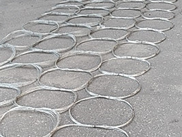 Скрытый оборонный забор танковые следы раны Сеть безопасности Пограничная сетка Путанка Россия