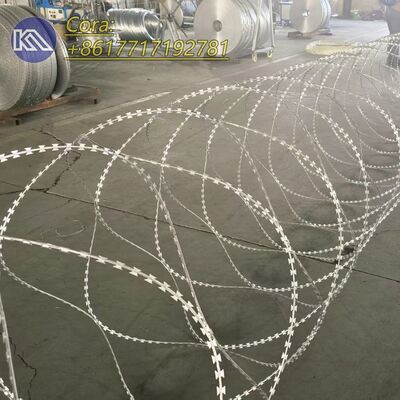 Ограждение границы страны из оцинкованной колючей проволоки BTO 22