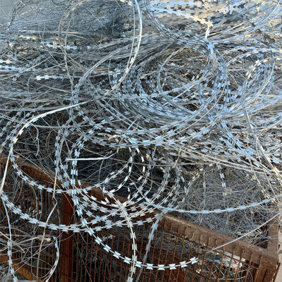 Ограждение с оцинкованной проволокой Bto-22 Razor Wire Fence Stretched Ribbon Котушки из колючей проволоки для фермы/ограждения