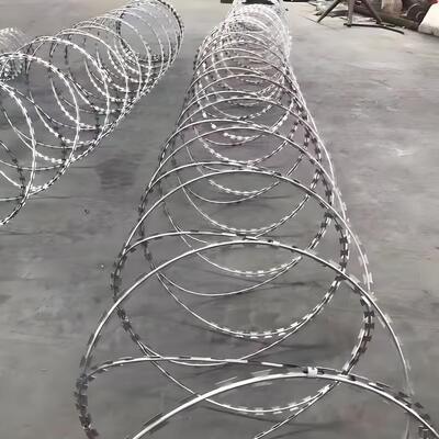 Китай Нержавеющая сталь Бритвенная проволока Цены Концертина Бритвенная лезвие Колючая проволока Оцинкованная Бритвенная колючая проволока