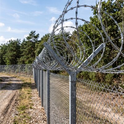 Оцинкованная колючая проволока типа Концертина с крестом типа БТО22 КБТ65 для ограждения из колючей проволоки